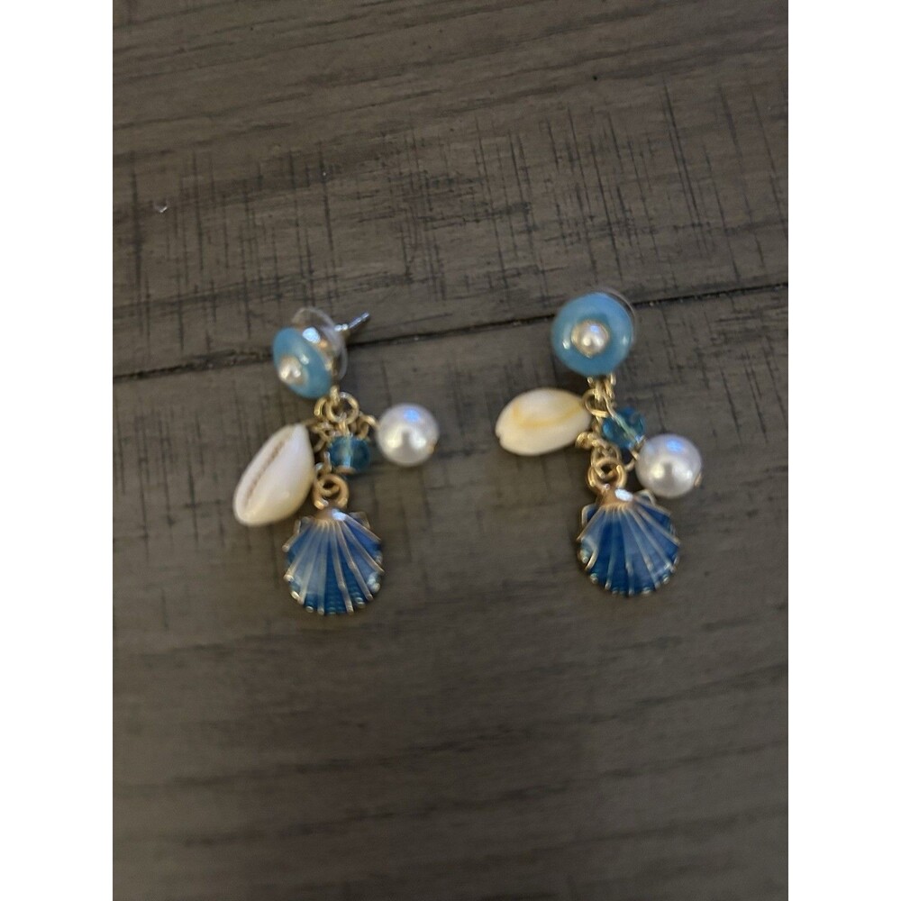 Love Stylize Turquoise Color Beads And Seashells On Gold Post Earrings